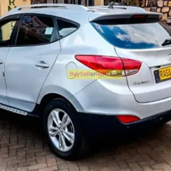 Alternative view of automatic Hyundai Tucson 2011