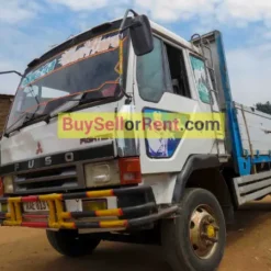 Alternative view of 3 seats Powerful Manual Fuso Fighter 1992