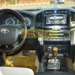 Alternative view of 7 seats Toyota Landcruser V8 2011
