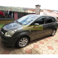 Alternative view of Toyota Corolla Verso 2005