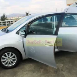 Alternative view of Toyota AURIS Hybrid 2011